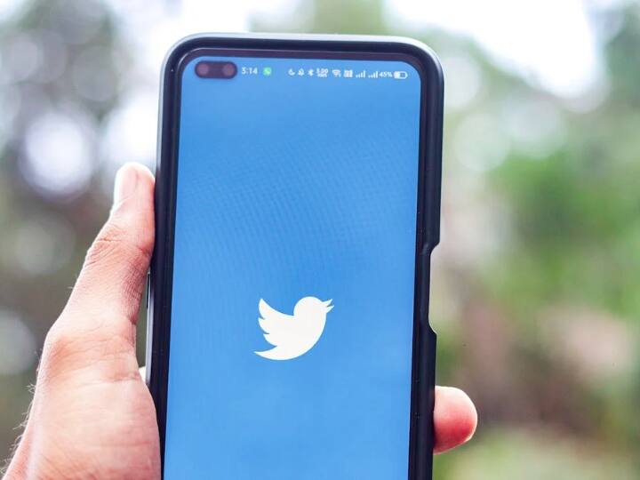 Twitter started placing labels to tweets that have been flagged for violating its rules Twitter Rule: एलन मस्क का फैसला, ऐसे ट्वीट्स को लेकर उठाया बड़ा कदम, इनकी घटेगी विजिबिलिटी