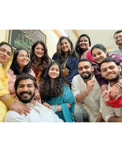 Sheezan Khan के घर चल रहा ईद सेलिब्रेशन, परिवार संग एंजॉय करते हुए एक्टर की तस्वीरें आईं सामने