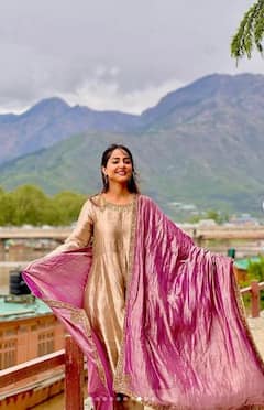 Hina Khan: ਹਿਨਾ ਖਾਨ ਨੇ ਕਸ਼ਮੀਰ ਦੇ ਖੂਬਸੂਰਤ ਮੈਦਾਨਾਂ 'ਚ ਮਨਾਈ ਈਦ, ਪ੍ਰਸ਼ੰਸਕਾਂ ਨੇ ਦਿੱਤੀਆਂ ਪ੍ਰਤੀਕਿਰਿਆਵਾਂ