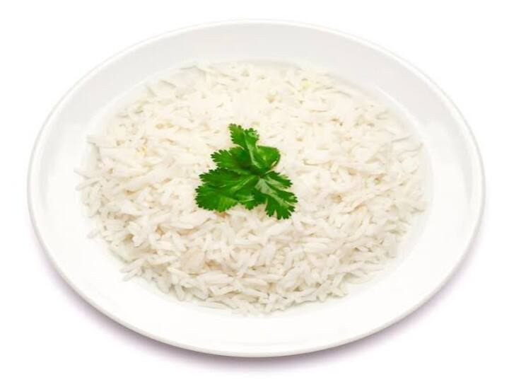 You are eating the leftover rice by heating it like this the next day, wait a minute