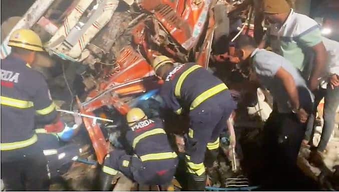 जखमी अवस्थेत असलेल्या एकूण 22 जणांना पुणे आणि पीएमआरडीए अग्निशमन दलाच्या जवानांनी बाहेर काढले. त्यांना उपचारांसाठी जवळच्या रुग्णालयात दाखल करण्यात आलं आहे.