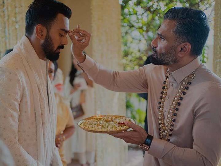 दामाद केएल राहुल के बचाव में उतरे में सुनील शेट्टी, करण जौहर के शो और हार्दिक को लेकर की ये बात दामाद केएल राहुल के बचाव में उतरे में सुनील शेट्टी, करण जौहर के शो और हार्दिक को लेकर की ये बात