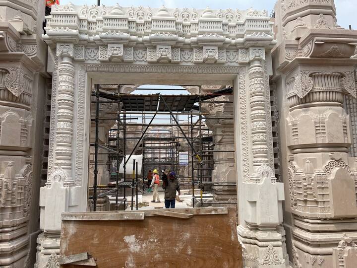 मात्र, मंदिराच्या दुसऱ्या मजल्यावर बांधकाम सुरु राहणार आहे. राम दरबार व्यतिरिक्त माता अन्नपूर्णा, भगवान शंकर, बजरंगबलीसह अनेक मंदिरं इथे बांधली जाणार आहेत.