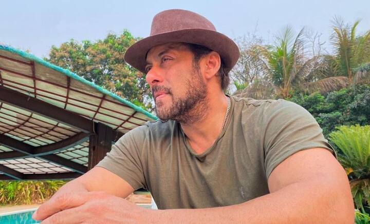 তার বাইরেও, প্রেম হতে গিয়ে হয়নি, এমনও ঘটেছে সলমনের সঙ্গে। একাধিক নায়িকার সঙ্গে তাঁর নাম জড়ালেও, যাঁর কথা কখনও মাথায় আসেনি কারও, সেই অভিনেত্রীর নাম নিজেই প্রকাশ করেছেন সলমন।