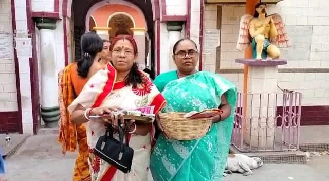 ২১ দিন ধরে চলবে জগন্নাথ দেবের মাথায় চন্দন লাগানো। স্নানযাত্রার দিন সেই চন্দন দুধ, গঙ্গাজল দিয়ে ধুয়ে ফেলা হবে।