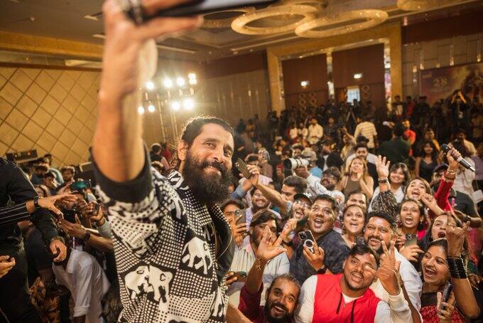 இந்த புகைப்படங்கள்தான் இப்போது ட்ரெண்டிங்கிள் உள்ளது.