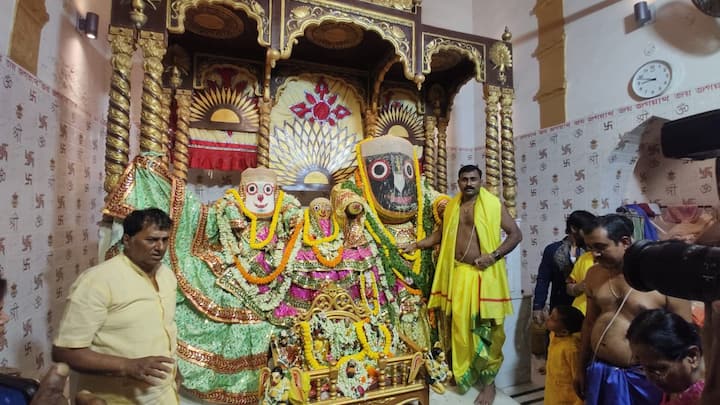 ৪২ দিন পর হবে স্নান যাত্রা উৎসব। ঘড়া ঘড়া গঙ্গা জল আর দেড় মন দুধ দিয়ে স্নান করানো হবে জগন্নাথ দেবকে। তার ১৫ দিন পর দরজা খুলবে মন্দিরের।