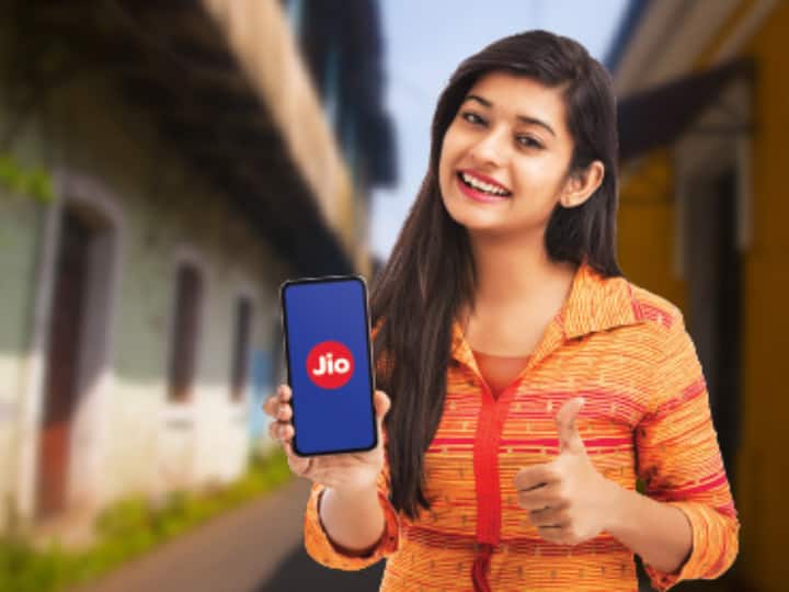 जियो के नाम नया रिकॉर्ड! एक महीने में उड़ा डाला इतने अरब GB डेटा, अचानक क्यों बढ़ी डेटा खपत?