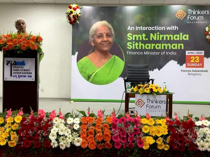 FM Nirmala Sitharaman says Amul Vs Nandini row is not for good created by political interests Amul Vs Nandini: वित्त मंत्री निर्मला सीतारामन भी खरीदती हैं अमूल दूध, बोलीं- कर्नाटक के खिलाफ नहीं है ये काम
