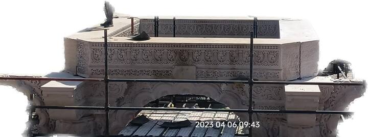 याआधी 6 एप्रिल रोजी श्री रामजन्मभूमी तीर्थ क्षेत्र ट्रस्टने फोटो जारी केले होते. या फोटोंमध्ये प्रवेशद्वाराचा पूर्ण आकार दाखवण्यात आला होता. तसंच तळमजल्यावरील खांब दाखवण्यात आले.