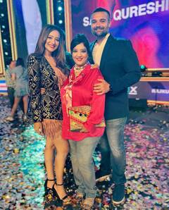 Madalsa Sharma Pics: ससुर मिथुन चक्रवर्ती संग नजर आईं मदालसा शर्मा,, फैमिली फोटो शेयर कर देवर की फिल्म को किया प्रमोट