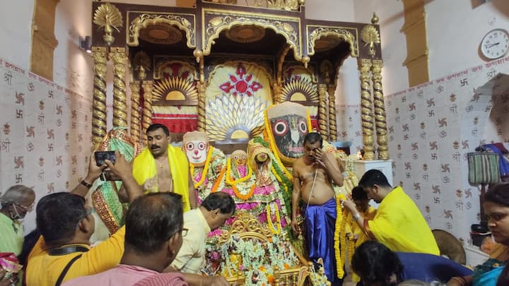 ৬২৭ বছর ধরে কাঠের জগন্নাথ মূর্তি একই রকম রয়েছে। কোনও ক্ষয় নেই। এটাই মাহেশের জগন্নাথের মাহাত্ম্য।