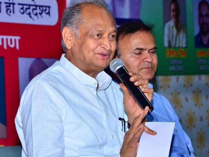 Rajasthan Cabinet Expansion next month CM Ashok Gehlot know the probable list of ministers and other details ANN Rajasthan Cabinet Expansion: अगले महीने हो सकता है राजस्थान की अशोक गहलोत कैबिनेट का विस्तार, इन मंत्रियों को कट सकता है पत्ता