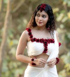 Dharsha gupta: ‘மாலையும் காலையும்..மன்னவன் ஞாபகம்’ சாகுந்தலம் தோற்றத்தில் சின்னத்திரை நடிகை தர்ஷா குப்தா!