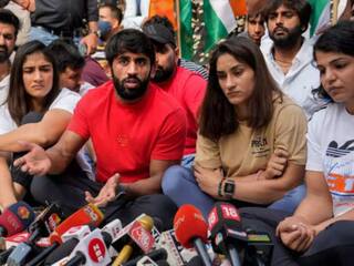 Wrestlers Protest: பாலியல் தொல்லை.. 3 மாதங்களாக FIR  பதிவு செய்யாத போலீசார்.. போராட்டத்தில் குதித்த வீராங்கனைகள்..!
