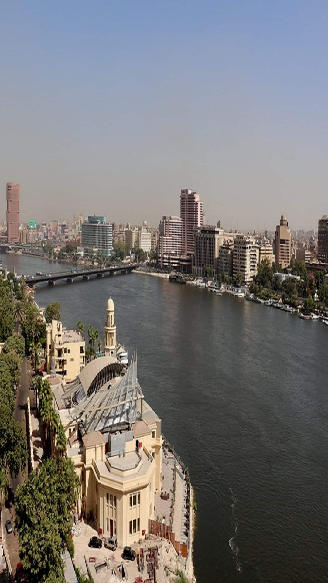 1. दुनिया में सबसे लंबी नदी है नील (Nile). इसकी लंबाई 6,650 किमी है. यह अफ्रीका महाद्वीप के कई देशों में बहती है.