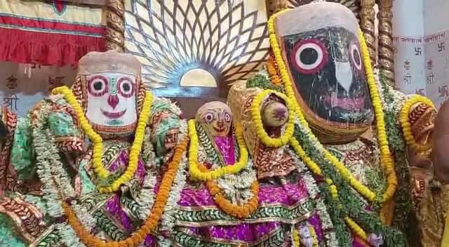 রথে চেপে বলরাম শুভদ্রাকে নিয়ে মাসির বাড়ি যান জগনন্নাথ। সেই দিনই রথযাত্রা। এ বছর রথযাত্রা ২০ জুন।