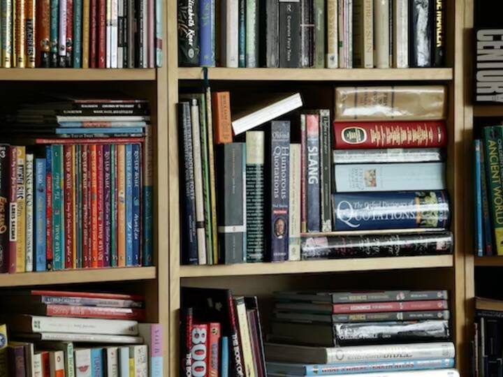 உலக புத்தக தினமானது வருடா வருடம் ஏப்ரல் 23 ஆம் தேதி கொண்டாடப்படுகிறது. இந்நிலையில் புத்தகங்களை தழுவி எடுக்கப்பட்ட தமிழ் திரைப்படங்களை இங்கு காண்போம்!