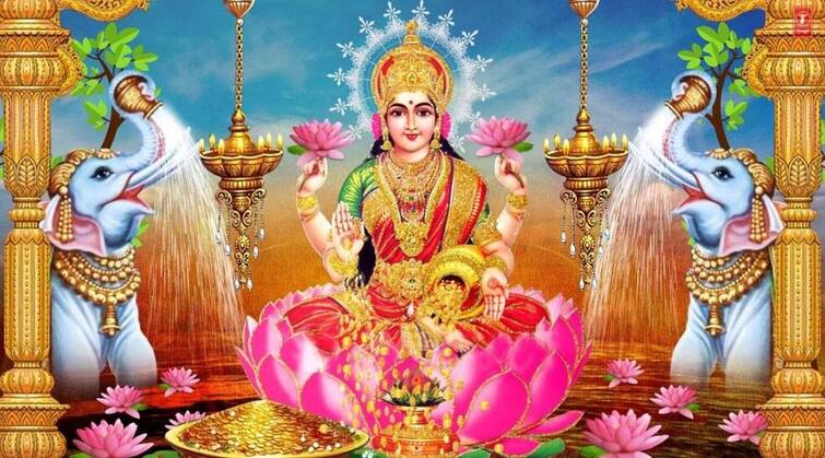 vastu tips for home this goddess lakshmi photo brings money and prosperity Vastu Tips For Home: ઘરે લાવો મા લક્ષ્મીની આવી તસવીર, ક્યારેય નહિ થાય ધનની કમી