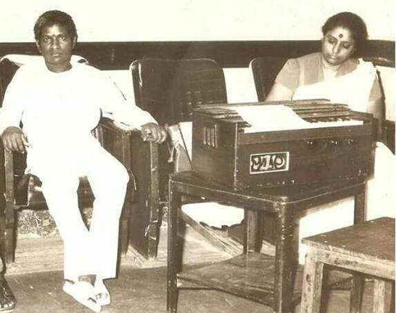 இவர் மைசூரு பல்கலைகழகத்தில் கௌரவ டாக்டர் பட்டம் பெற்றவர்.