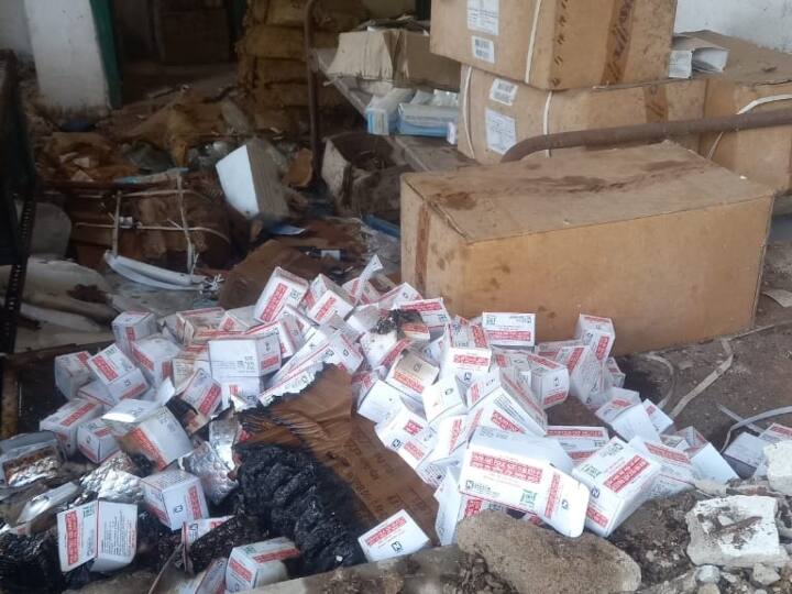 Jharkhand Fire broke out in a hospital in Dumka many life-saving medicines worth lakhs of rupees burnt ANN Jharkhand: दुमका के एक अस्पताल में लगी आग, लाखों रुपये की कोरोना की दवाइयों सहित कई जीवन रक्षक दवाइयां जल कर खाक