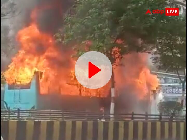 Indore Harda bus caught fire on road with 30 Passengers on Board no casualty reported Viral Video ANN Watch: 30 यात्रियों से भरी बस में अचानक लगी आग, ड्राइवर और कंडक्टर की सूझबूझ से टला खौफनाक हादसा