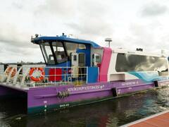 अब पानी पर भी दौड़ेगी मेट्रो, तस्वीरों में देखिए देश की पहली वॉटर रेल