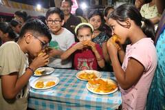 Pune News : आंबे खा आंबे! पुण्यात लहानग्यांची आंबे खाण्याची अनोखी स्पर्धा