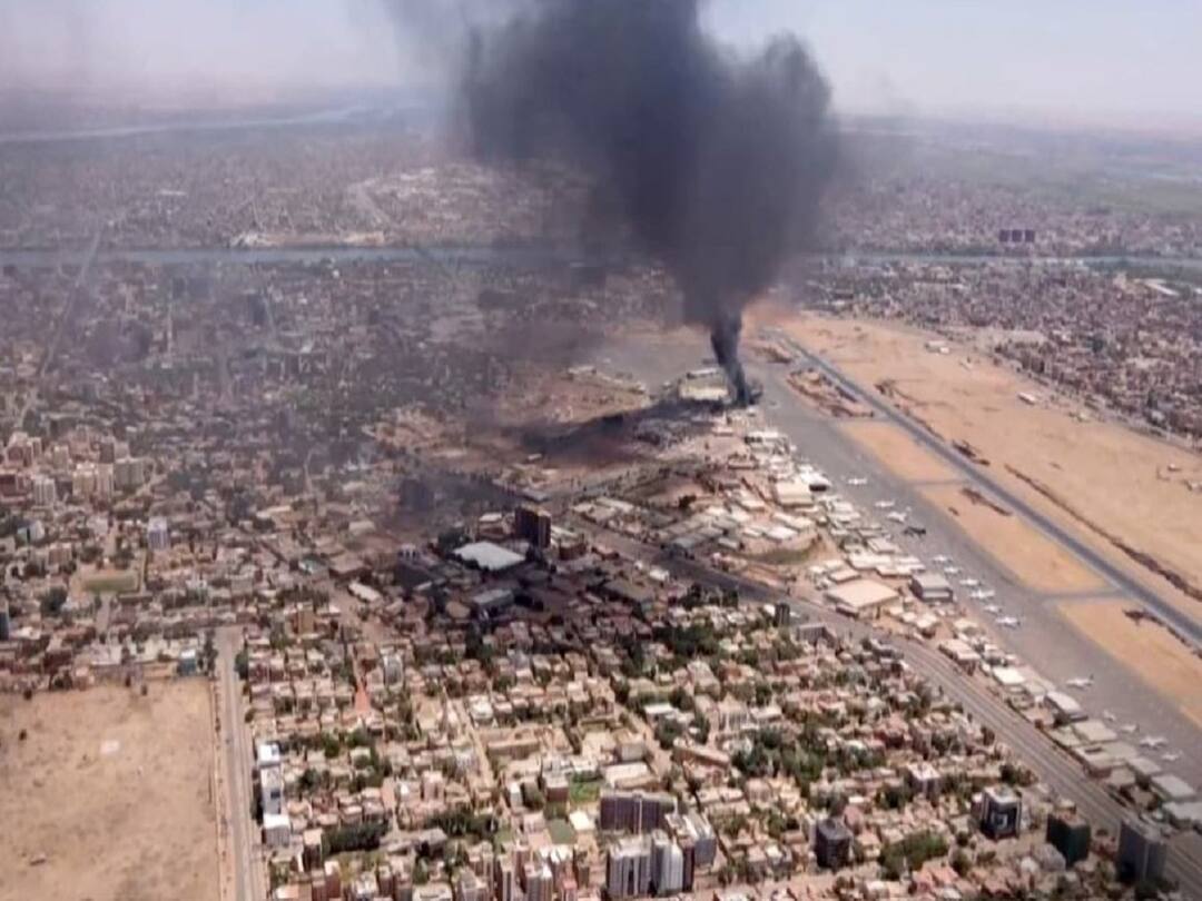 Sudan: கலவரத்தால் கவலைக்குரிய நிலையில் சூடான்.. அவசர அவசரமாக மீட்கப்பட்ட இந்தியர்கள்.! நடந்தது என்ன?