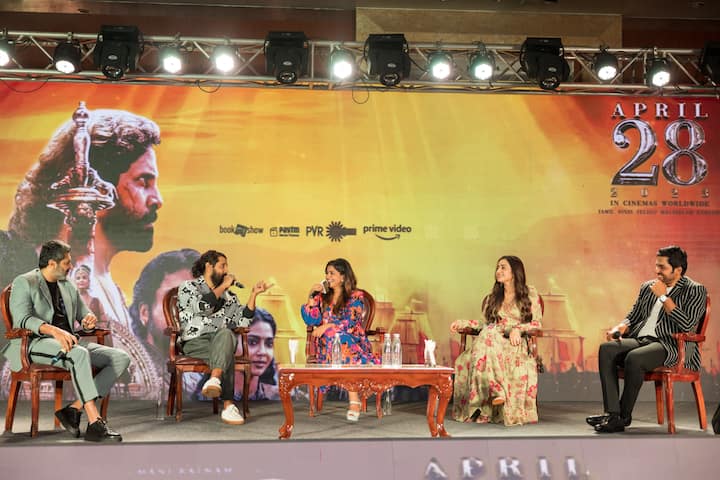 நிகழ்ச்சியில் கலந்து கொண்ட இவர்கள், ரசிகர்களிடம் கலந்துரையாடினர்.