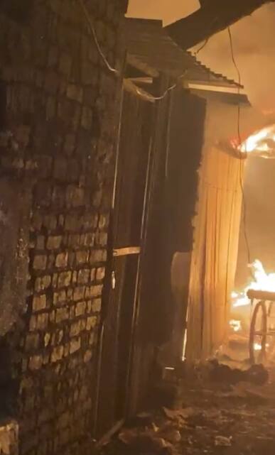 अग्निशमन दलाकडून आग विझवण्यासाठी प्रयत्न सुरु आहेत.