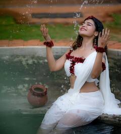 Dharsha gupta: ‘மாலையும் காலையும்..மன்னவன் ஞாபகம்’ சாகுந்தலம் தோற்றத்தில் சின்னத்திரை நடிகை தர்ஷா குப்தா!