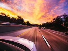 हाईवे पर एक्सीडेंट से बचना चाहते हैं तो अपनाएं ये नियम, रहेंगे हमेशा सुरक्षित 