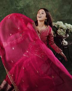 सिर पर पल्लू, चेहरे पर उदासी... Shehnaaz Gill ने ईद पर शेयर की तस्वीरें, एक्ट्रेस की आंखों में मायूसी देख परेशान हुए फैंस