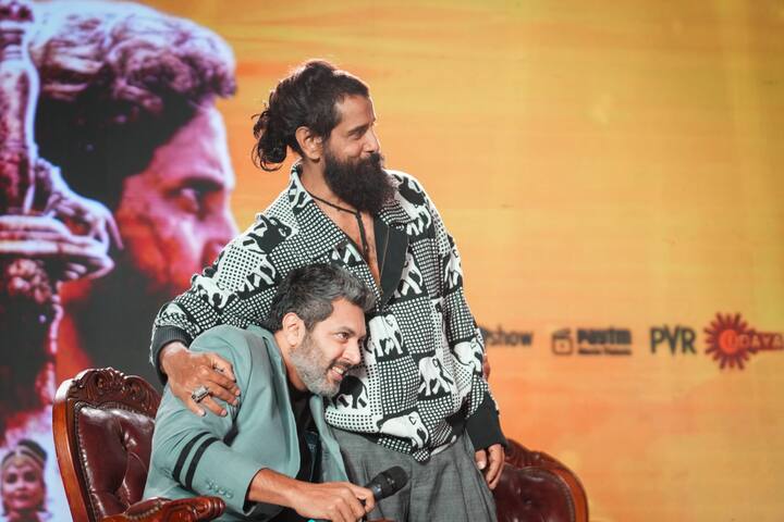 அந்நிகழ்ச்சியின் போது, பெங்களூருவில் உள்ள ரசிகர்களை படக்குழுவினர் சந்தித்தனர்.