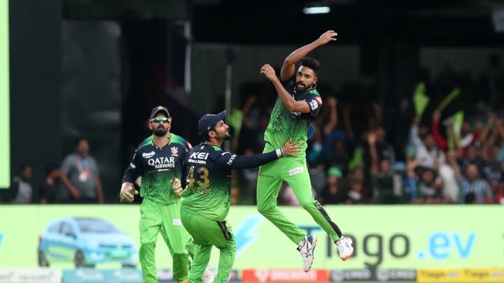 রাজস্থানেরও ব্যাটিং ইনিংসের শুরুটা ভাল হয়নি। প্রথম ওভারেই বাটলারকে শূন্য রানে ফেরান সিরাজ।
