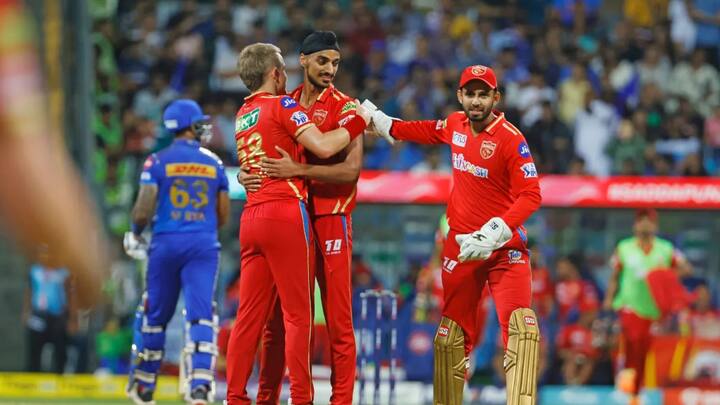 তবে এত লড়াই সত্ত্বেও শেষ ওভারে অনবদ্য বোলিং করে ১৩ রানে পাঞ্জাবকে জেতান অর্শদীপ। তিনি চার উইকেট নেন।