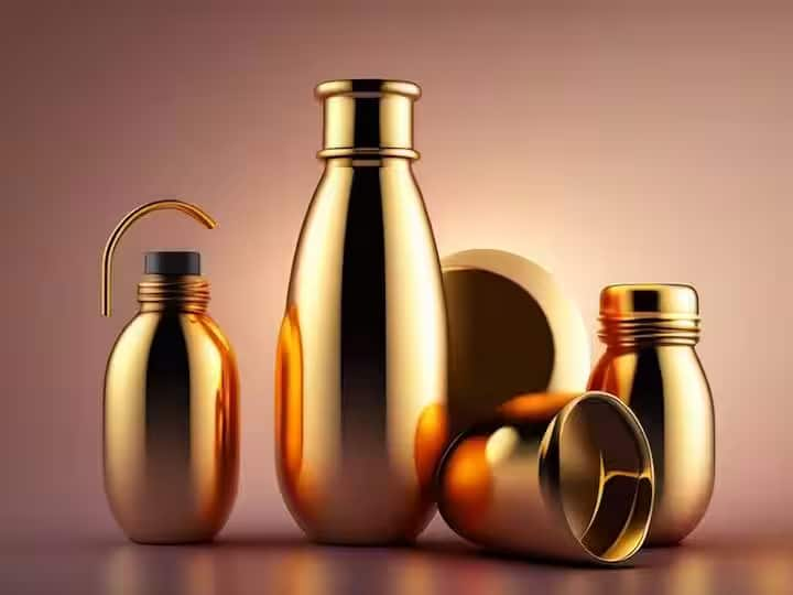 full of water copper bottles Stored in refrigerator at longtime not good for health marathi Copper Bottles: पाण्याने भरलेली तांब्याची बॉटल फ्रिजमध्ये ठेवणं आरोग्यासाठी आहे घातक, हे आहे कारण