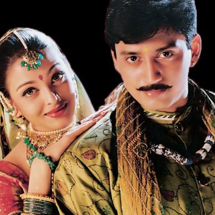 உலகில் உள்ள ஏழு அதிசயங்களையும் ஒரே பாடலில் காட்டிய படம், ஜீன்ஸ் மட்டும்தான்.