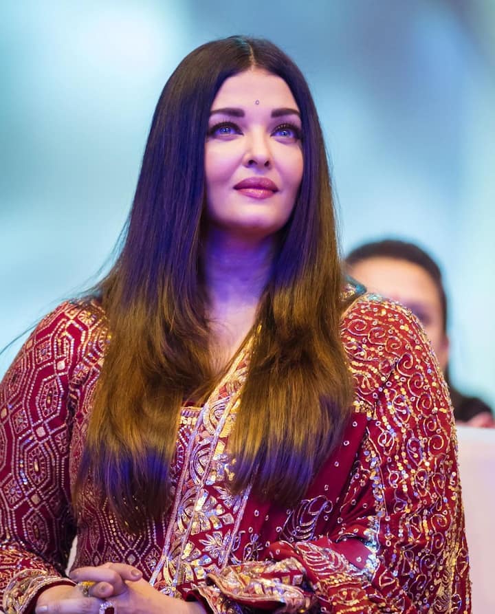 நந்தினி-ஐஸ்வர்யா ராய், ஐதராபாத்தில் நடந்த பொன்னியின் செல்வன் பட நிகழ்ச்சியில் கலந்து கொண்டார்.