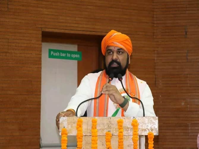 BJP Bihar Samrat Chaudhary Attacked CM Nitish Kumar Regarding Lok Sabha  Elections 2024 | Samrat Choudhary: 'मिट्टी' वाले बयान पर बिहार में छिड़ा  सियासी घमासान, CM नीतीश पर बिफरे सम्राट चौधरी