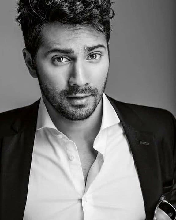 இங்கிலாந்தில் உள்ள நாட்டிங்ஹாம் ட்ரெண்ட் பல்கலைக்கழகத்தில் வணிக மேலாண்மை படிப்பில் பட்டம் பெற்ற இவர், சினிமாவின் மீதிருந்த ஆர்வம் காரணமாக 2010ஆம் ஆண்டு உதவி இயக்குநராக தனது திரை பயணத்தை தொடங்கினார்.