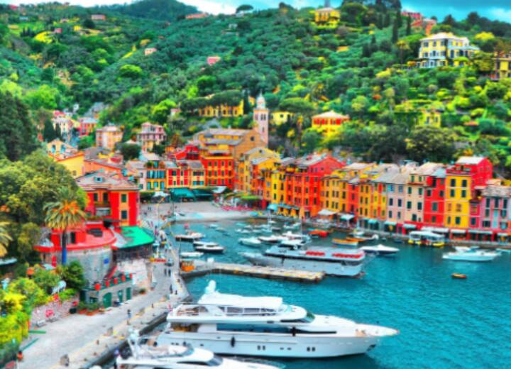 italy portofino cityselfi ban if caught fine of 275 euros Italy: इस खूबसूरत शहर में सेल्फी लेना है गुनाह, फोटो क्लिक की तो देना पड़ेगा 25000 का जुर्माना