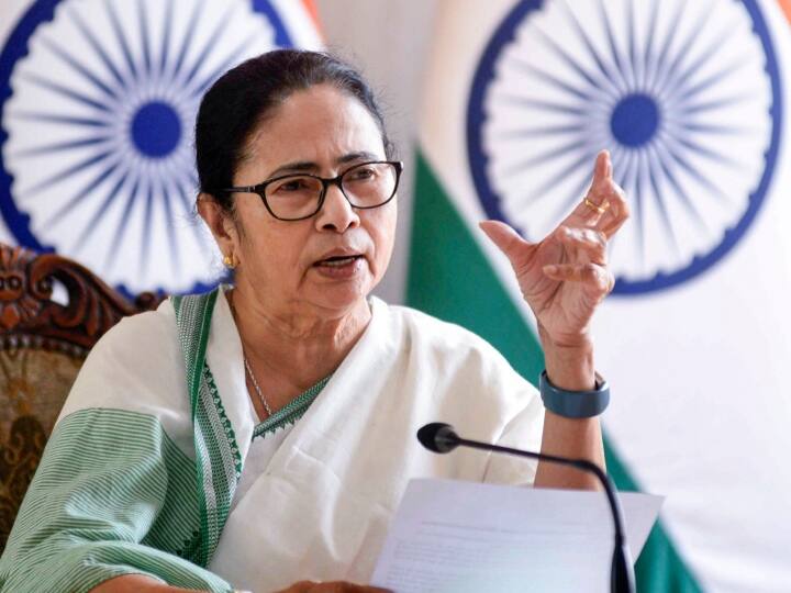 ममता बनर्जी ने समाजवादी पार्टी (सपा) के अध्यक्ष अखिलेश यादव, ओडिशा के मुख्यमंत्री नवीन पटनायक और जनता दल (सेक्युलर) के नेता एच.डी. कुमारस्वामी के साथ पिछले महीने इसी तरह की बैठकें की थीं.