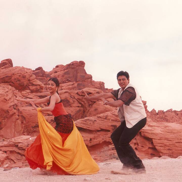 நாசரின் கதாப்பாத்திரத்தில் கவுண்டமணியை நடிக்க வைப்பதாக இருந்தது. அது முடியாமல் போனதால், காமெடி படமாக இருக்க வேண்டியது காதல் படமாக மாறியது.