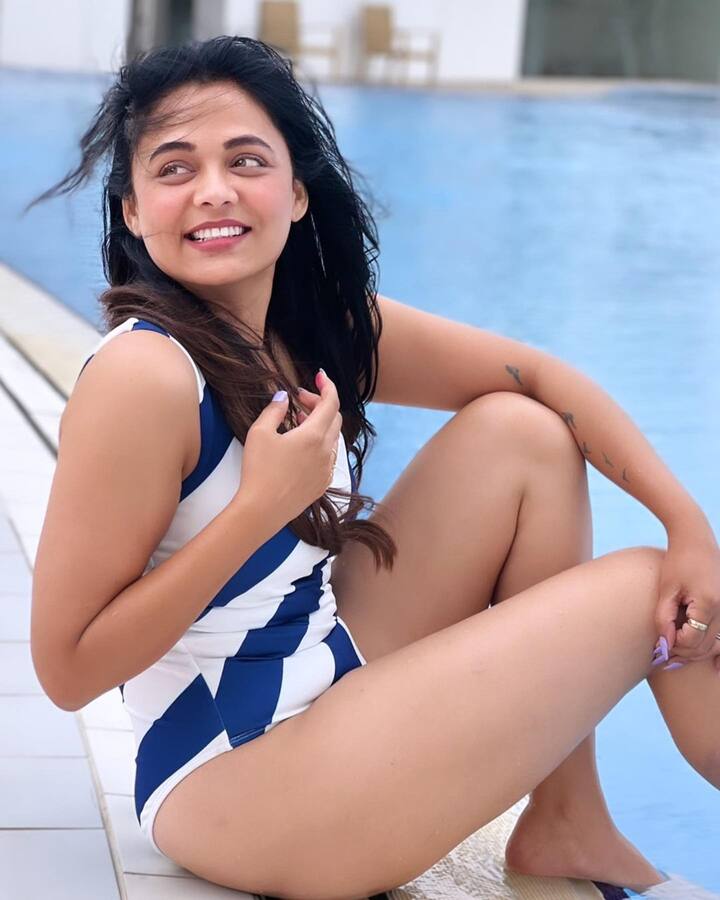 प्रार्थनाच्या या फोटोला अनेक नेटकऱ्यांनी कमेंट करुन तिला ट्रोल केलं.