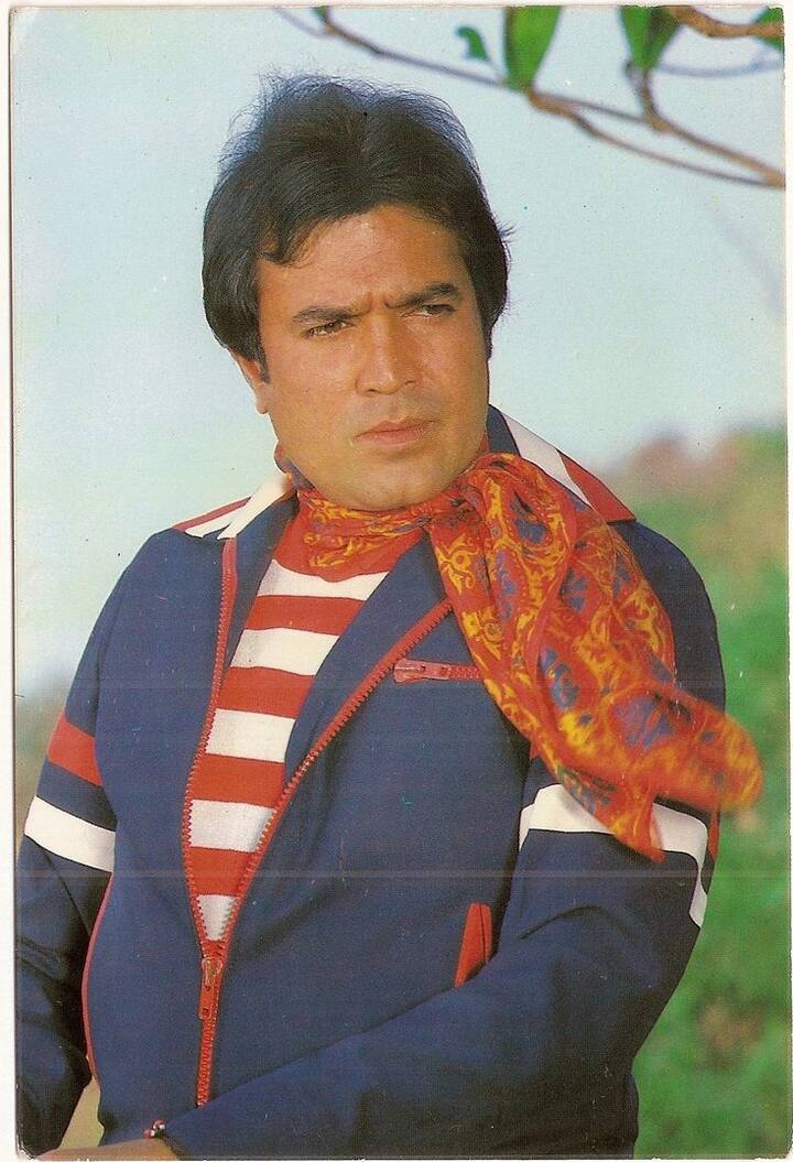 दरअसल राजेश खन्ना ने एक वक्त में लगातार 15 हिट फिल्में दी थीं. यही वजह थी कि स्टारडम का नशा उनके सिर चढ़कर बोलने लगा और वो शराब के नशे में भी डूबने लगे. लेट नाइट पार्टीज और शराब की वजह से उनके पारिवारिक रिश्तों में भी असर पड़ने लगा और मैरिड लाइफ भी खतरे में आ गई थी.