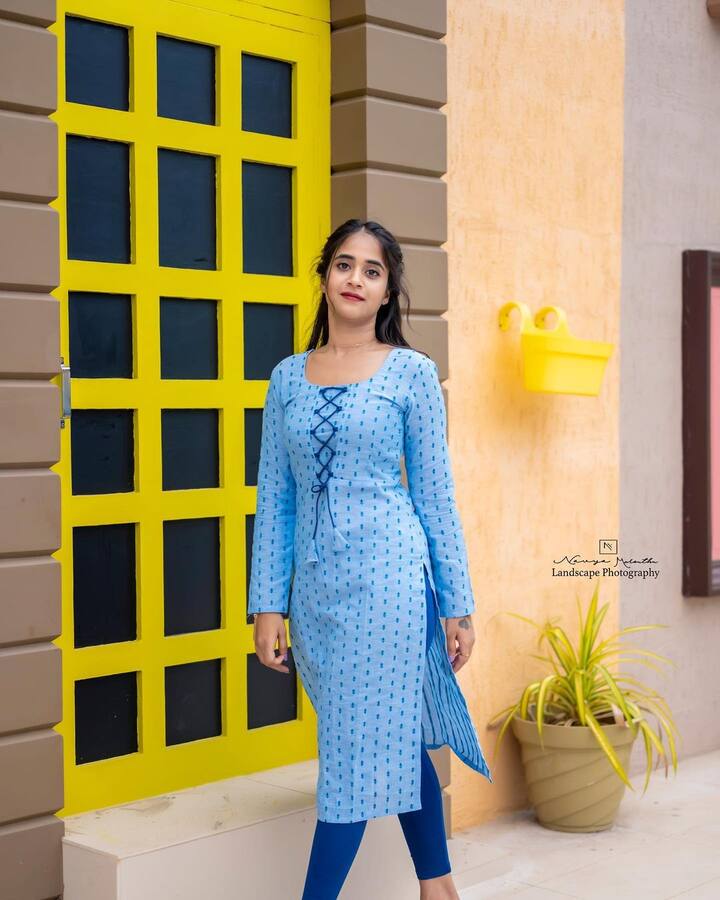 షార్ట్స్ ఫిలిమ్స్, మ్యూజిక్ ఆల్బమ్స్ తో పాటు ఒకట్రెండు సినిమాల్లో కూడా నటించింది. Image Credit: D E E P T H I R E D D Y 🇮🇳/Instagram