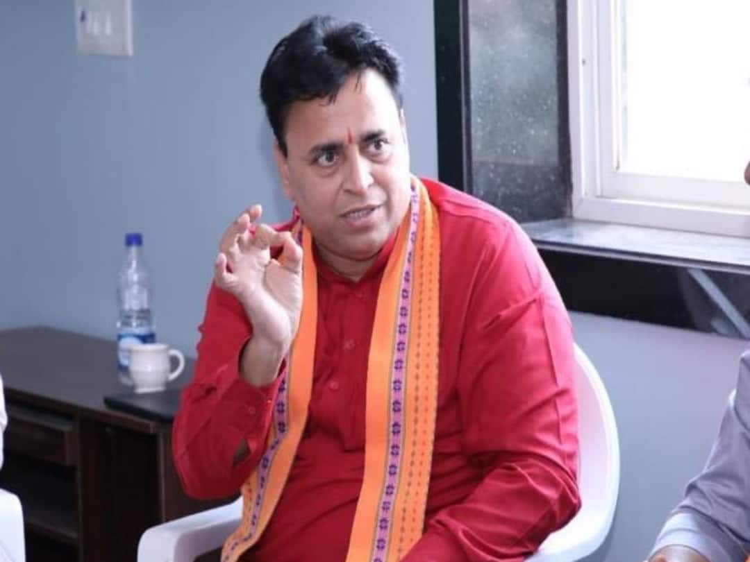 Guntur BJP Meeting Sunil Deodhar Somu Veerraju criticizes ysrcp govt CM Jagan BJP Meeting : వైసీపీ మహా దొంగల పార్టీ, ఏపీకి బుల్డోజర్ బాబా కావాలి - సునీల్ ధియోధర్
