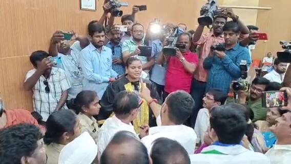 Nellore Corporation Fight | కార్పొరేటర్లు దాడి యత్నించారని నెల్లూరు మేయర్ కంటతడి | ABP Desam